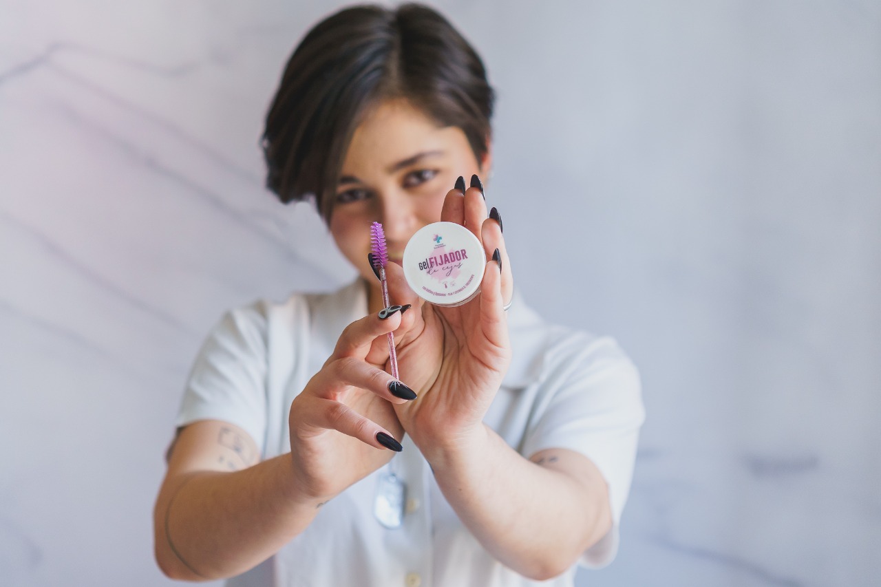 GEL FIJADOR DE CEJAS + LIPOSOMAS DE CRECIMIENTO